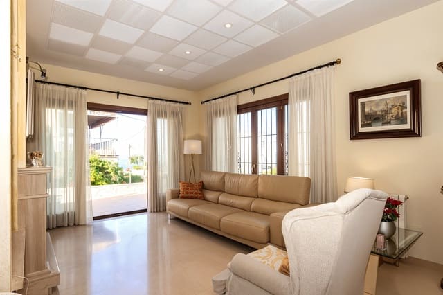 9 bedroom Townhouse for sale in Can Pastilla, Palma de Mallorca with garage - € 1,550,000 (Ref: 8479951)