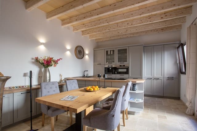 4 sypialnia Dom na sprzedaż w Capdepera z basenem garażem - 1 650 000 € (Ref: 8513776)