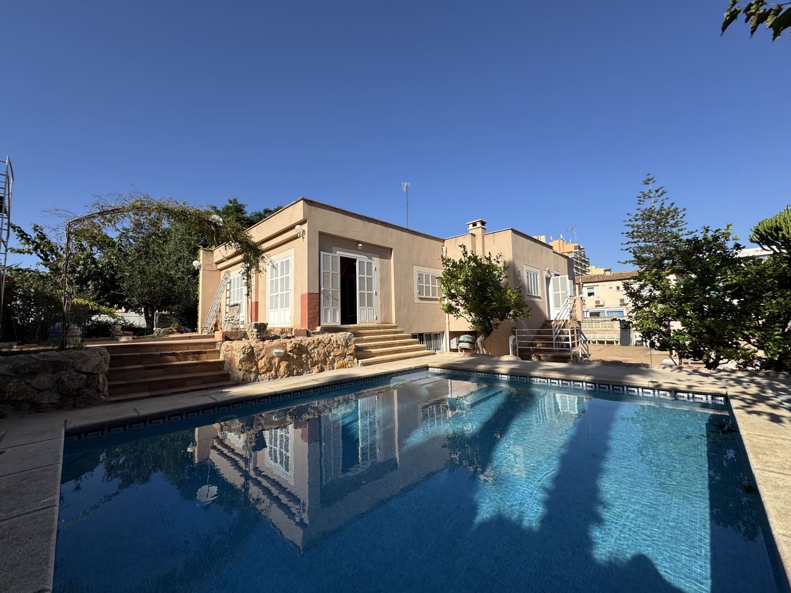 5 soverom Villa til salgs i Palma de Mallorca med svømmebasseng garasje - € 985 000 (Ref: 8583861)