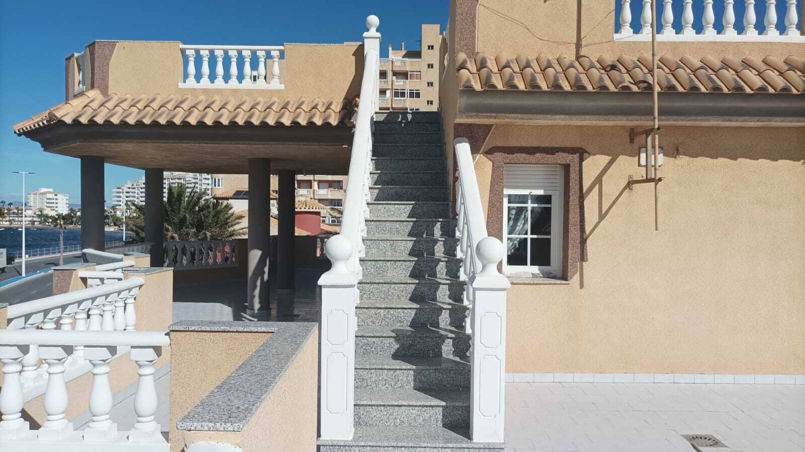 6 sypialnia Willa na sprzedaż w La Manga del Mar Menor z basenem garażem - 786 000 € (Ref: 8600872)