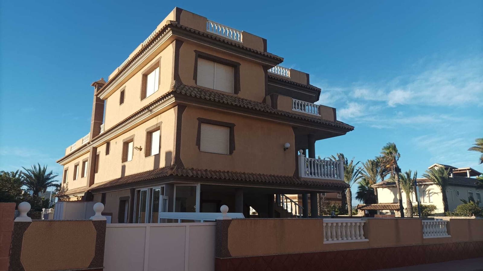 6 sypialnia Willa na sprzedaż w La Manga del Mar Menor z basenem garażem - 786 000 € (Ref: 8600872)