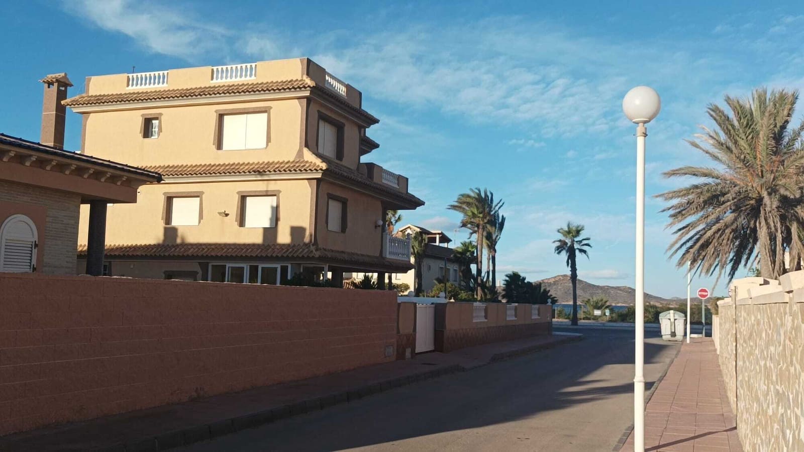 6 sypialnia Willa na sprzedaż w La Manga del Mar Menor z basenem garażem - 786 000 € (Ref: 8600872)