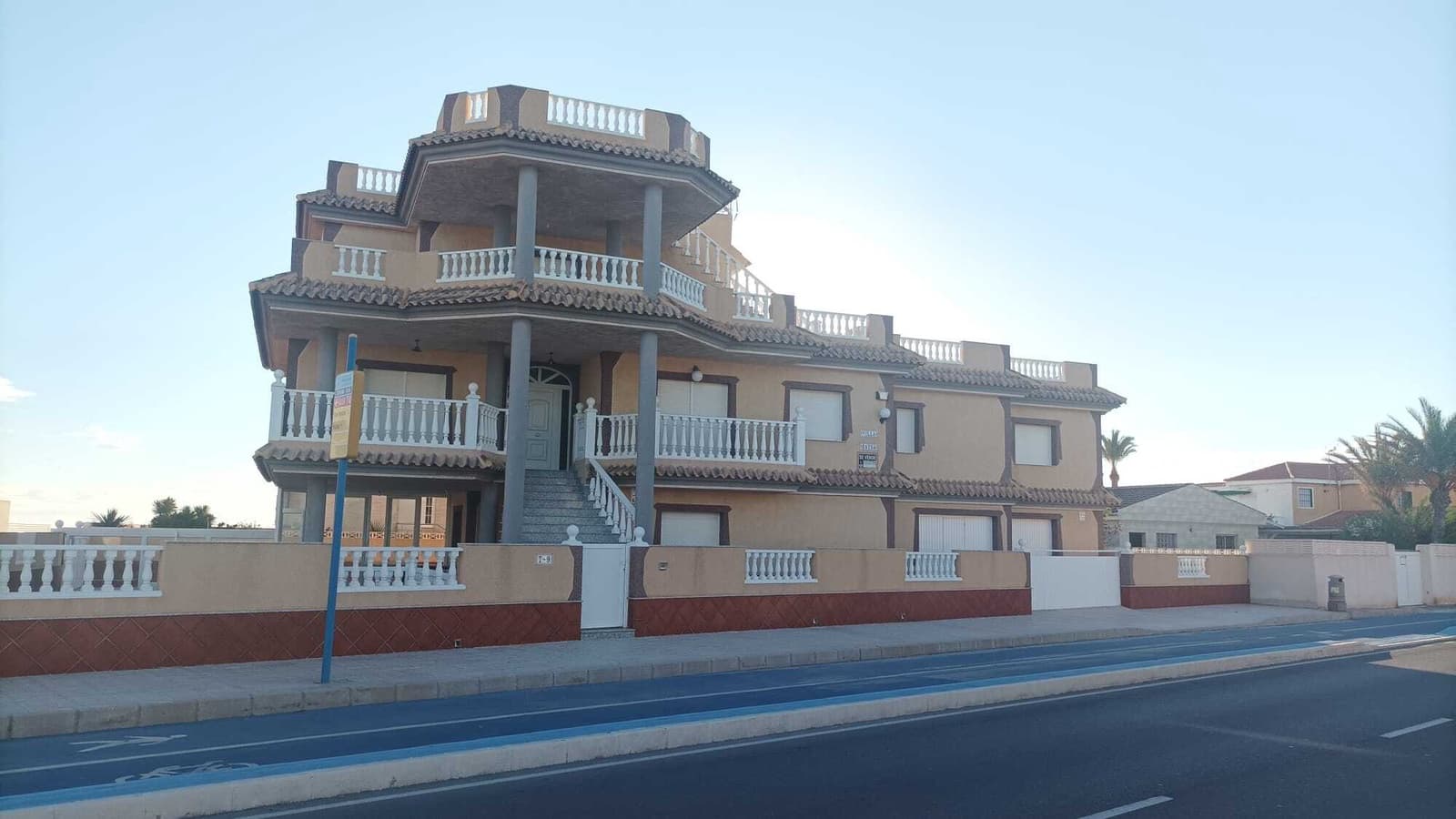 6 sypialnia Willa na sprzedaż w La Manga del Mar Menor z basenem garażem - 786 000 € (Ref: 8600872)