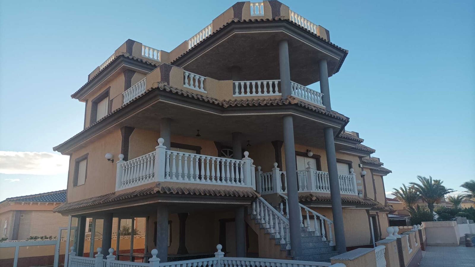 6 sypialnia Willa na sprzedaż w La Manga del Mar Menor z basenem garażem - 786 000 € (Ref: 8600872)