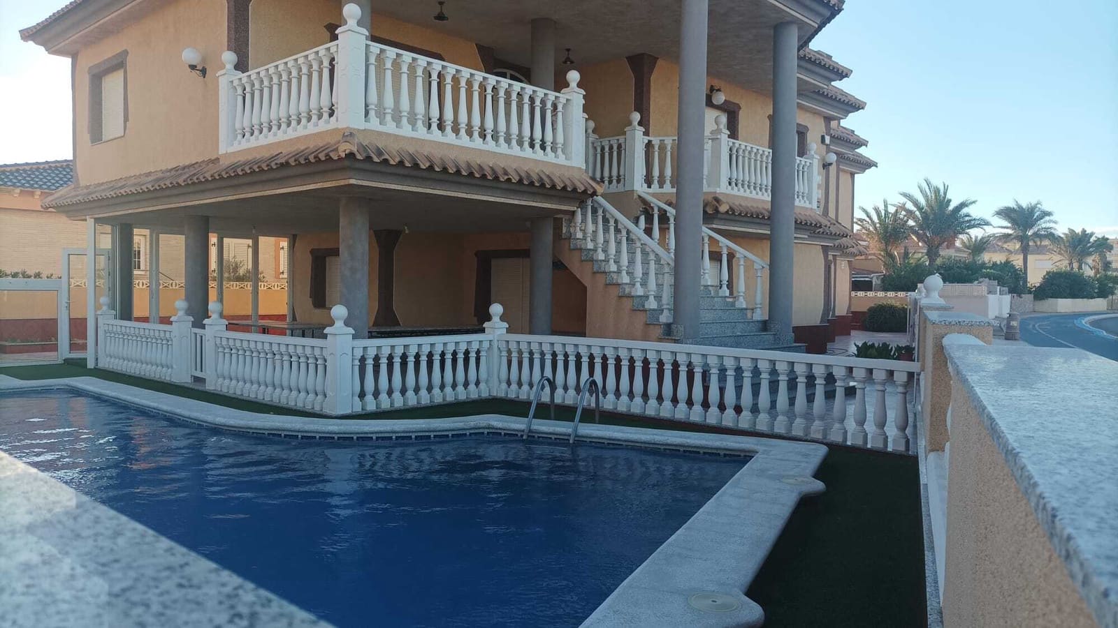 6 sypialnia Willa na sprzedaż w La Manga del Mar Menor z basenem garażem - 786 000 € (Ref: 8600872)