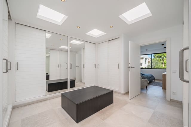 4 sypialnia Willa na sprzedaż w Santa Ponsa, Calvià z basenem garażem - 3 850 000 € (Ref: 8669167)