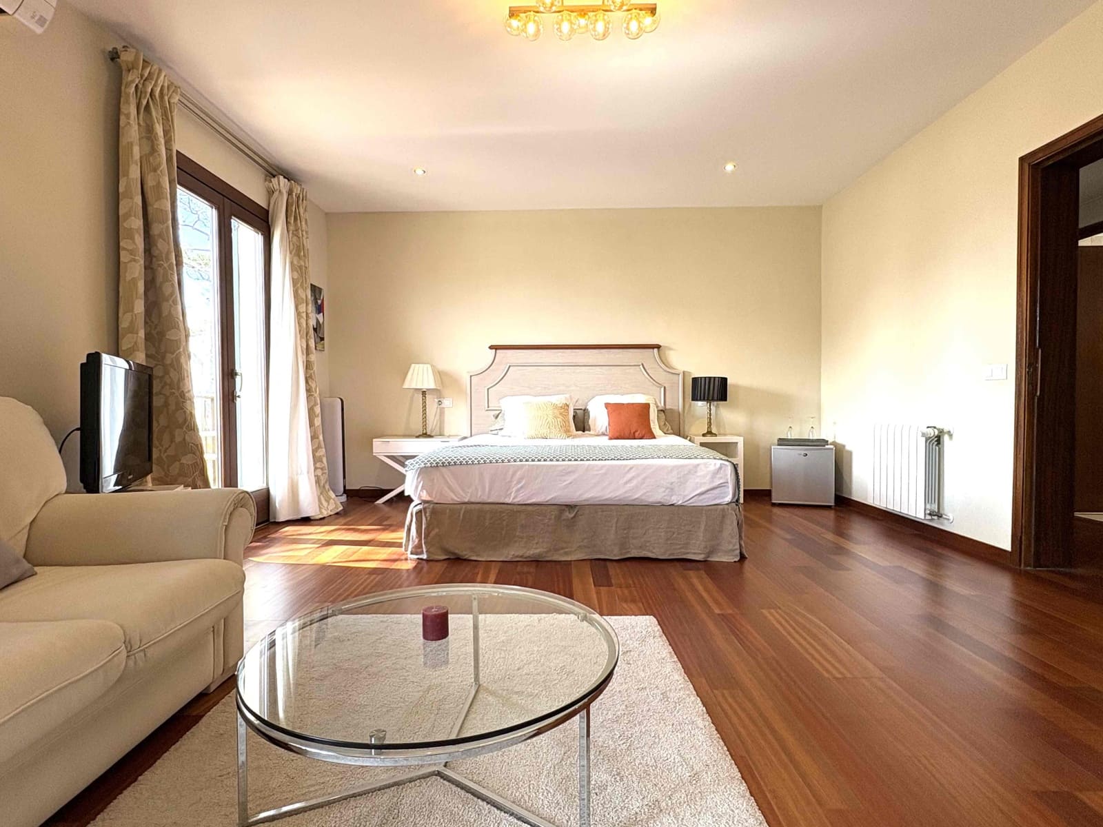 Finca/Maison de Campagne de 4 chambres à louer à Can Pastilla avec piscine garage - 3 900 € (Ref: 8694260)