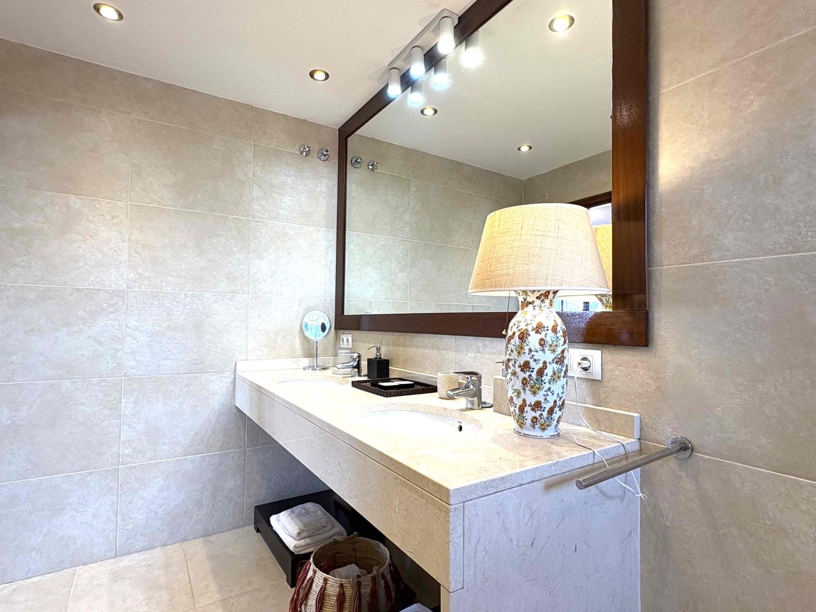 Finca/Maison de Campagne de 4 chambres à louer à Can Pastilla avec piscine garage - 3 900 € (Ref: 8694260)