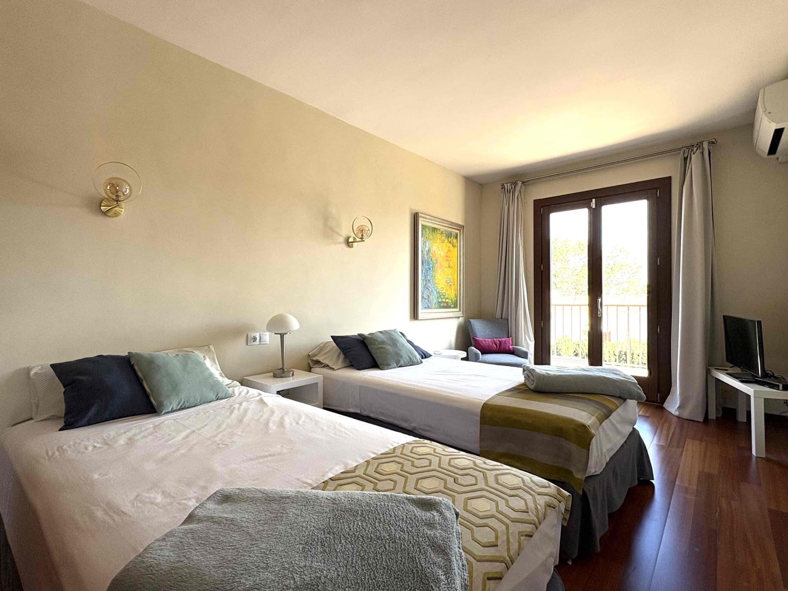 Finca/Maison de Campagne de 4 chambres à louer à Can Pastilla avec piscine garage - 3 900 € (Ref: 8694260)