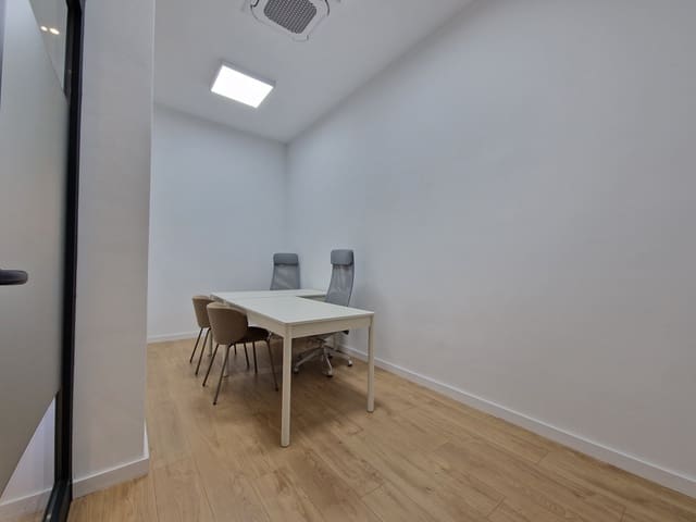 Local Commercial à louer à Son Cladera, Palma de Mallorca - 330 € (Ref: 8800430)