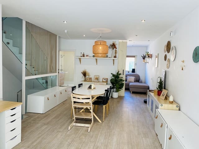 4 bedroom Townhouse for sale in Felanitx with garage - € 599,000 (Ref: 8810630)