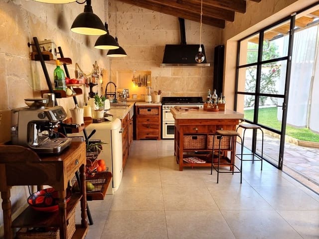 4 sypialnia Finka/Dom wiejski na sprzedaż w Campos z basenem garażem - 2 435 000 € (Ref: 8820879)