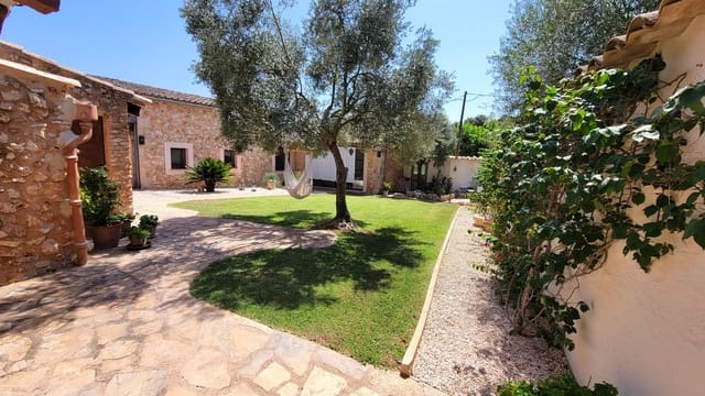 4 bedroom Finca/Country House for sale in Campos with pool garage - € 2,435,000 (Ref: 8820879)