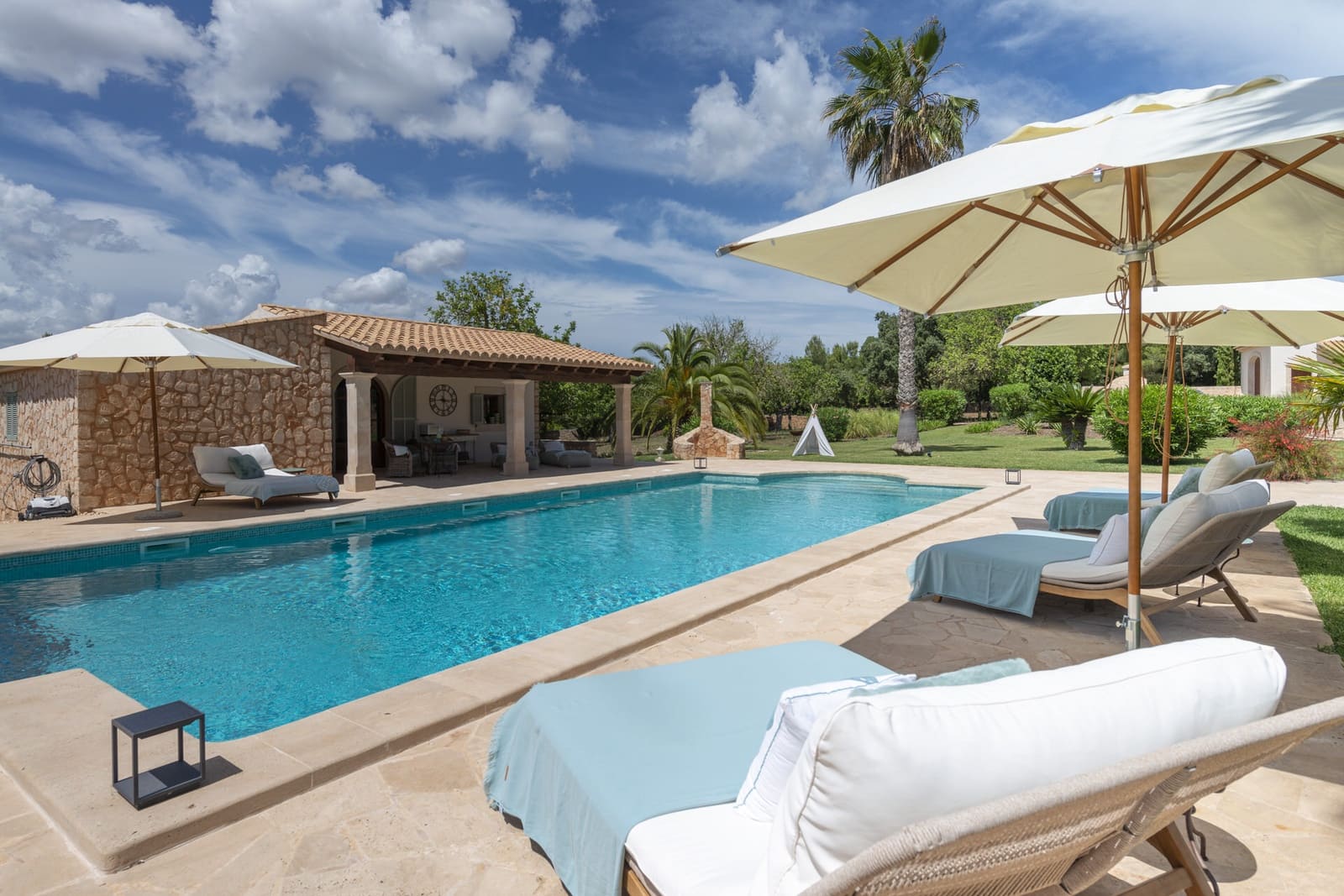 6 soveværelse Finca/Landehus til salg i Cas Concos med swimmingpool garage - € 5.650.000 (Ref: 8856700)