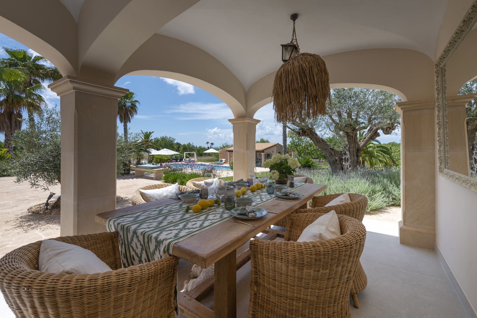 6 soveværelse Finca/Landehus til salg i Cas Concos med swimmingpool garage - € 5.650.000 (Ref: 8856700)