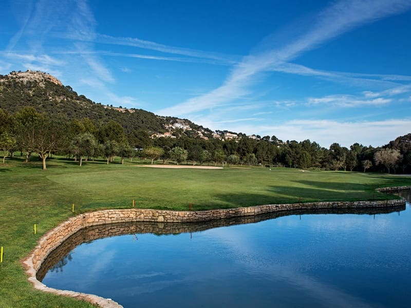 2 soveværelse Lejlighed til salg i Cala Ratjada med swimmingpool - € 489.000 (Ref: 8859626)