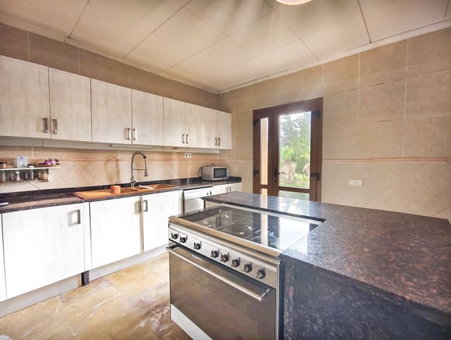 9 soveværelse Finca/Landehus til salg i Artà med swimmingpool garage - € 2.999.000 (Ref: 8880876)