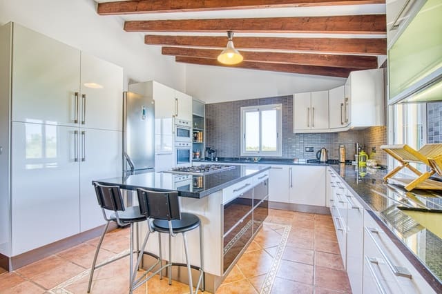 4 soveværelse Finca/Landehus til salg i Llucmajor med swimmingpool garage - € 1.295.000 (Ref: 8882327)