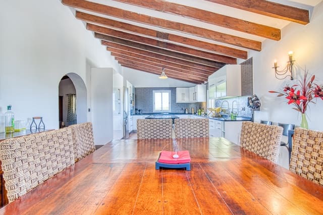 4 soveværelse Finca/Landehus til salg i Llucmajor med swimmingpool garage - € 1.295.000 (Ref: 8882327)