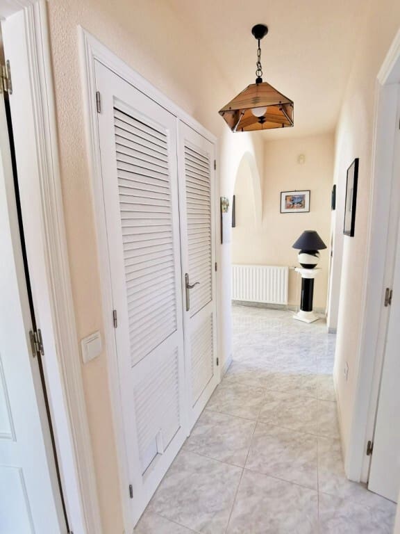 3 soveværelse Villa til salg i San Miguel de Salinas med swimmingpool - € 459.000 (Ref: 8910092)