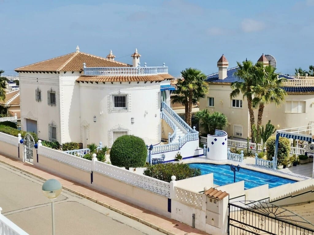 3 soveværelse Villa til salg i San Miguel de Salinas med swimmingpool - € 459.000 (Ref: 8910092)