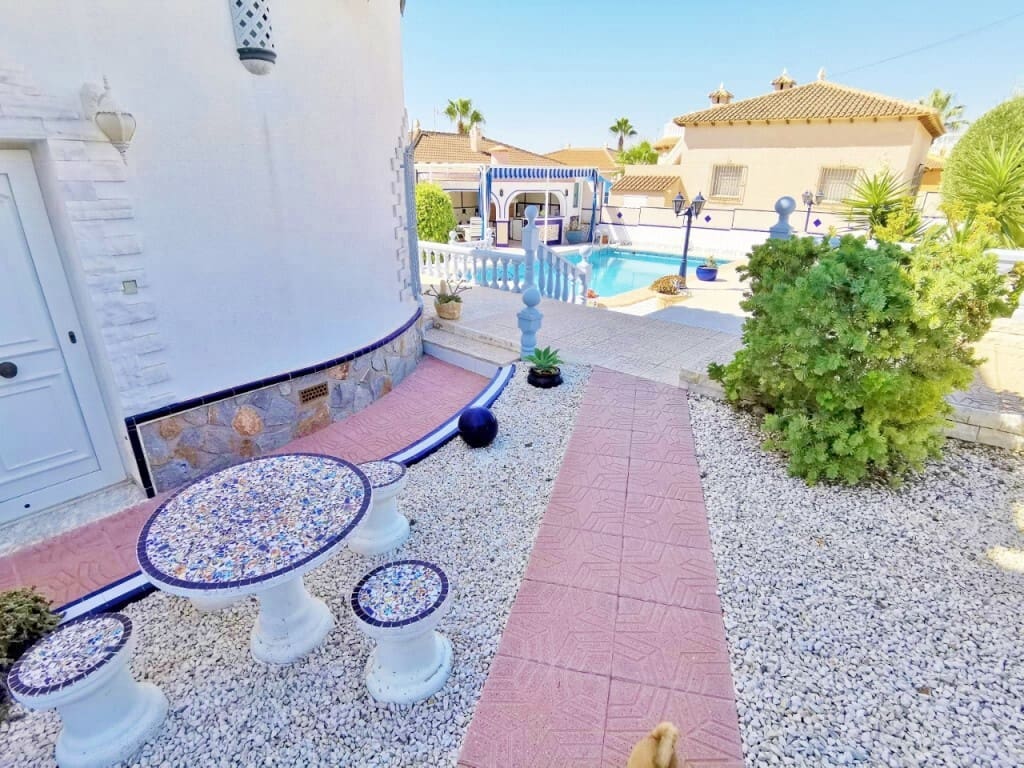3 soveværelse Villa til salg i San Miguel de Salinas med swimmingpool - € 459.000 (Ref: 8910092)