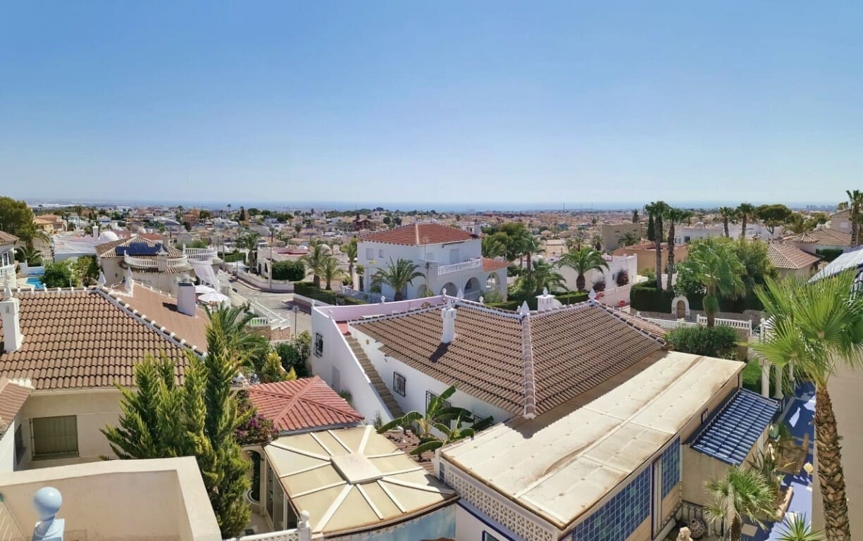 3 soveværelse Villa til salg i San Miguel de Salinas med swimmingpool - € 459.000 (Ref: 8910092)