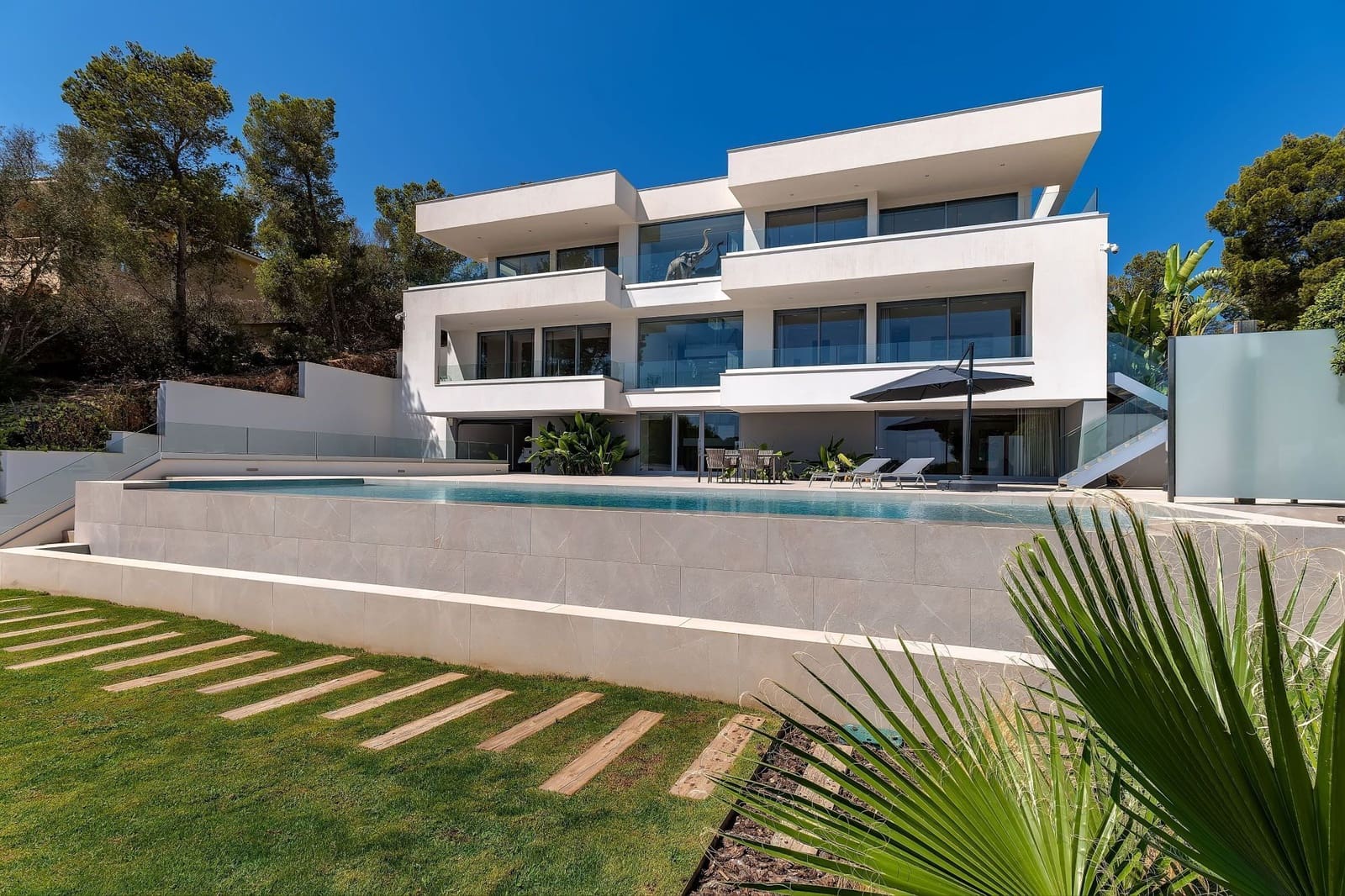 5 soveværelse Villa til salg i Palmanova med swimmingpool garage - € 4.950.000 (Ref: 8914750)