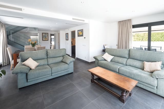 5 makuuhuone Huvila vuokrattavana paikassa Las Maravillas, Palma de Mallorca mukana uima-altaan 
autotalli - 4 800 € (Ref: 8948172)