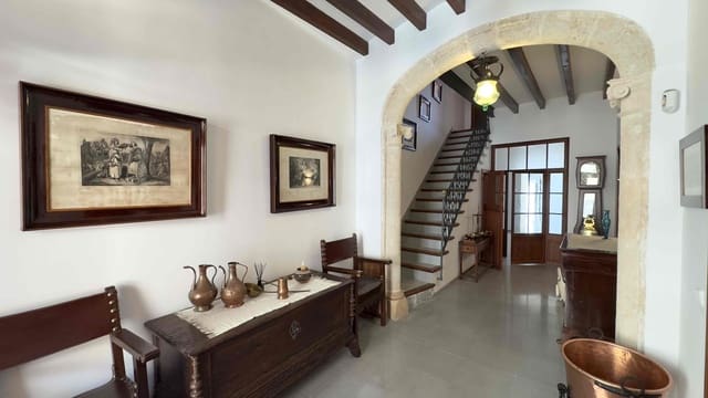 5 soveværelse Byhus til salg i Llucmajor - € 1.030.000 (Ref: 9003998)