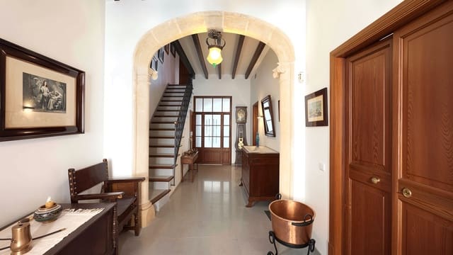 5 soveværelse Byhus til salg i Llucmajor - € 1.030.000 (Ref: 9003998)