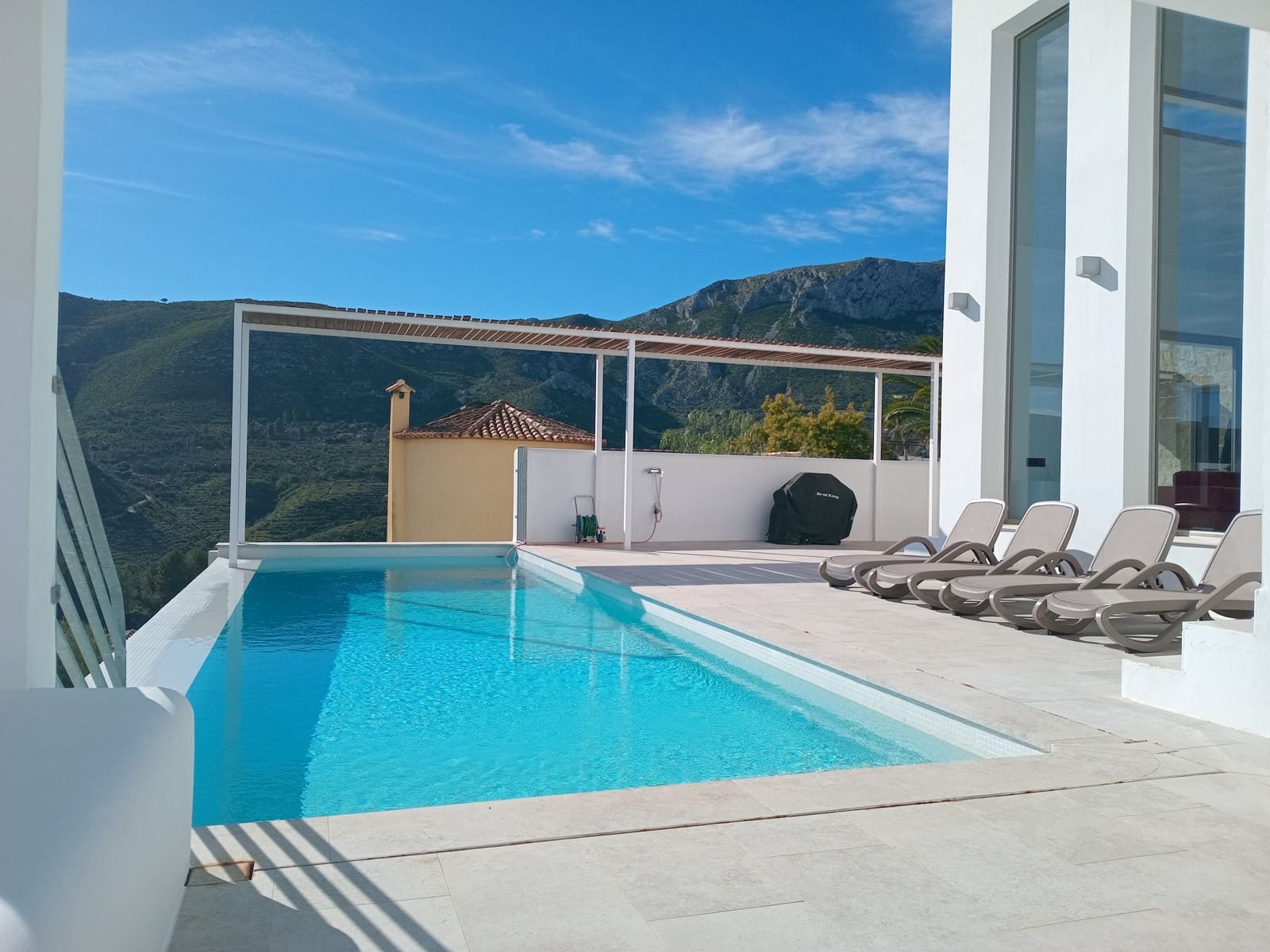 5 soveværelse Villa til salg i L'Atzuvia med swimmingpool garage - € 696.000 (Ref: 9013394)