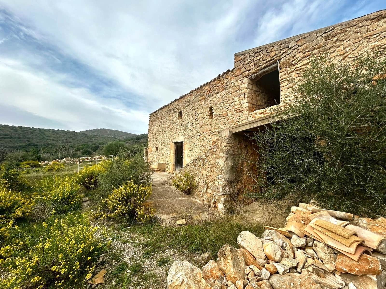 Rakentamaton maa myytävänä paikassa Sant Llorenc des Cardassar - 360 000 € (Ref: 9014644)