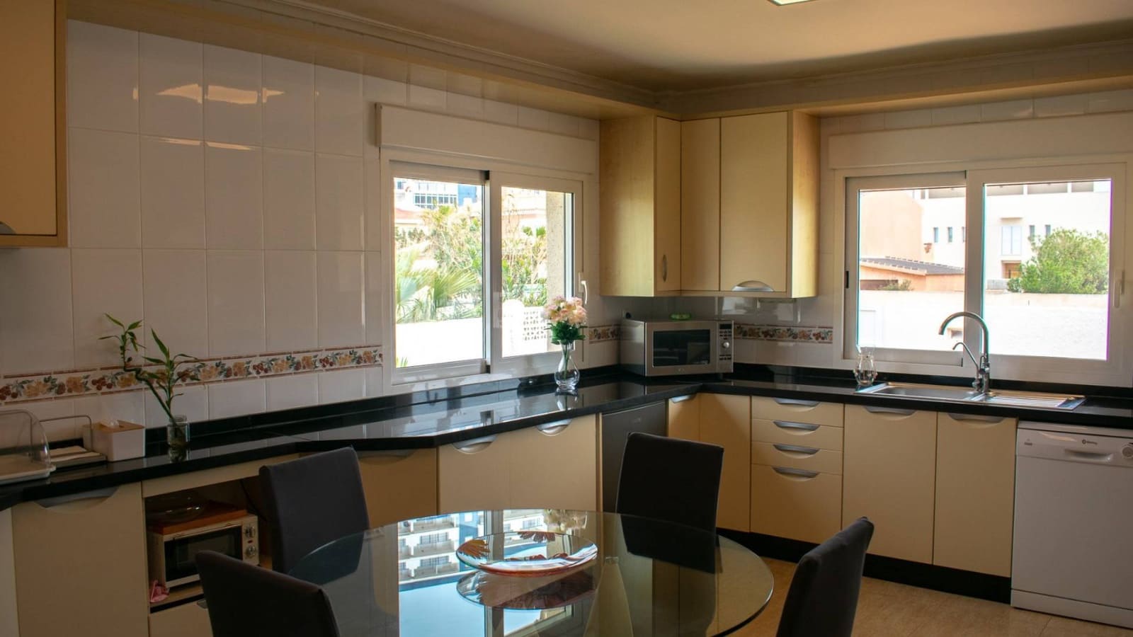 5 soveværelse Semi-Rækkehus til salg i La Manga del Mar Menor med swimmingpool garage - € 620.000 (Ref: 9023854)