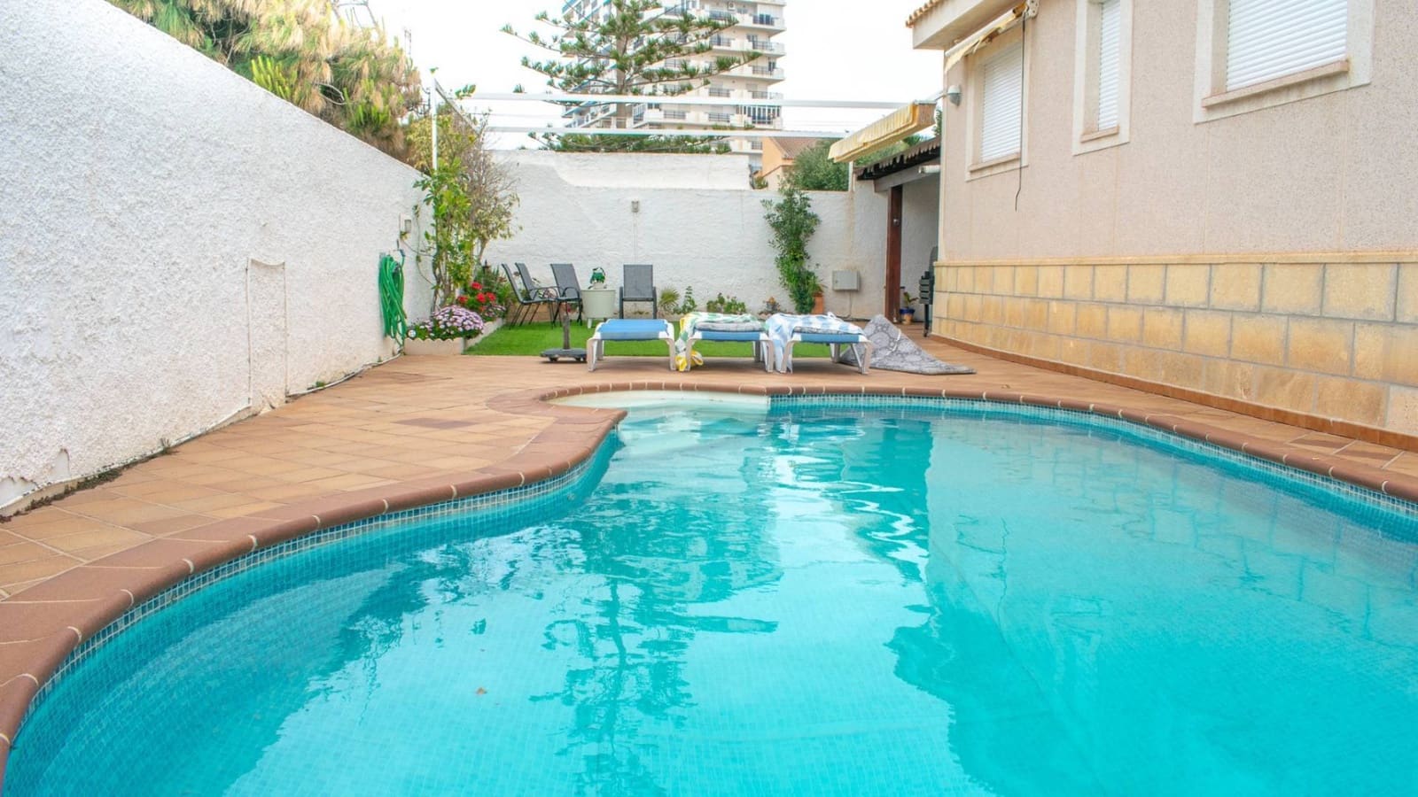 5 soveværelse Semi-Rækkehus til salg i La Manga del Mar Menor med swimmingpool garage - € 620.000 (Ref: 9023854)