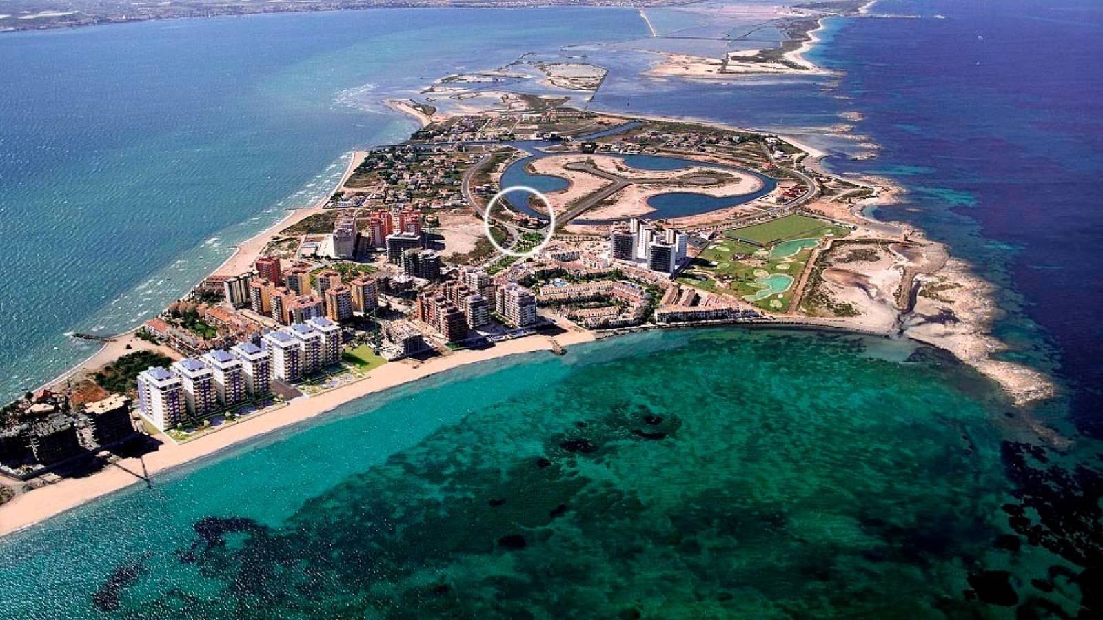 3 sypialnia Willa na sprzedaż w La Manga del Mar Menor z basenem - 780 000 € (Ref: 9023855)