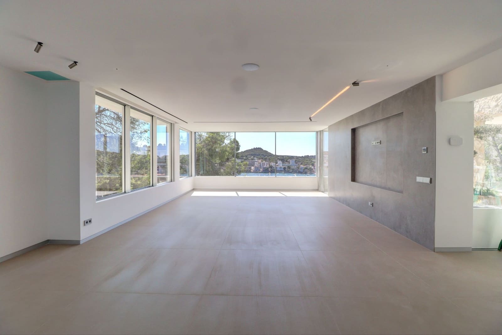 5 soveværelse Villa til salg i Santa Ponsa med swimmingpool - € 4.250.000 (Ref: 9085667)