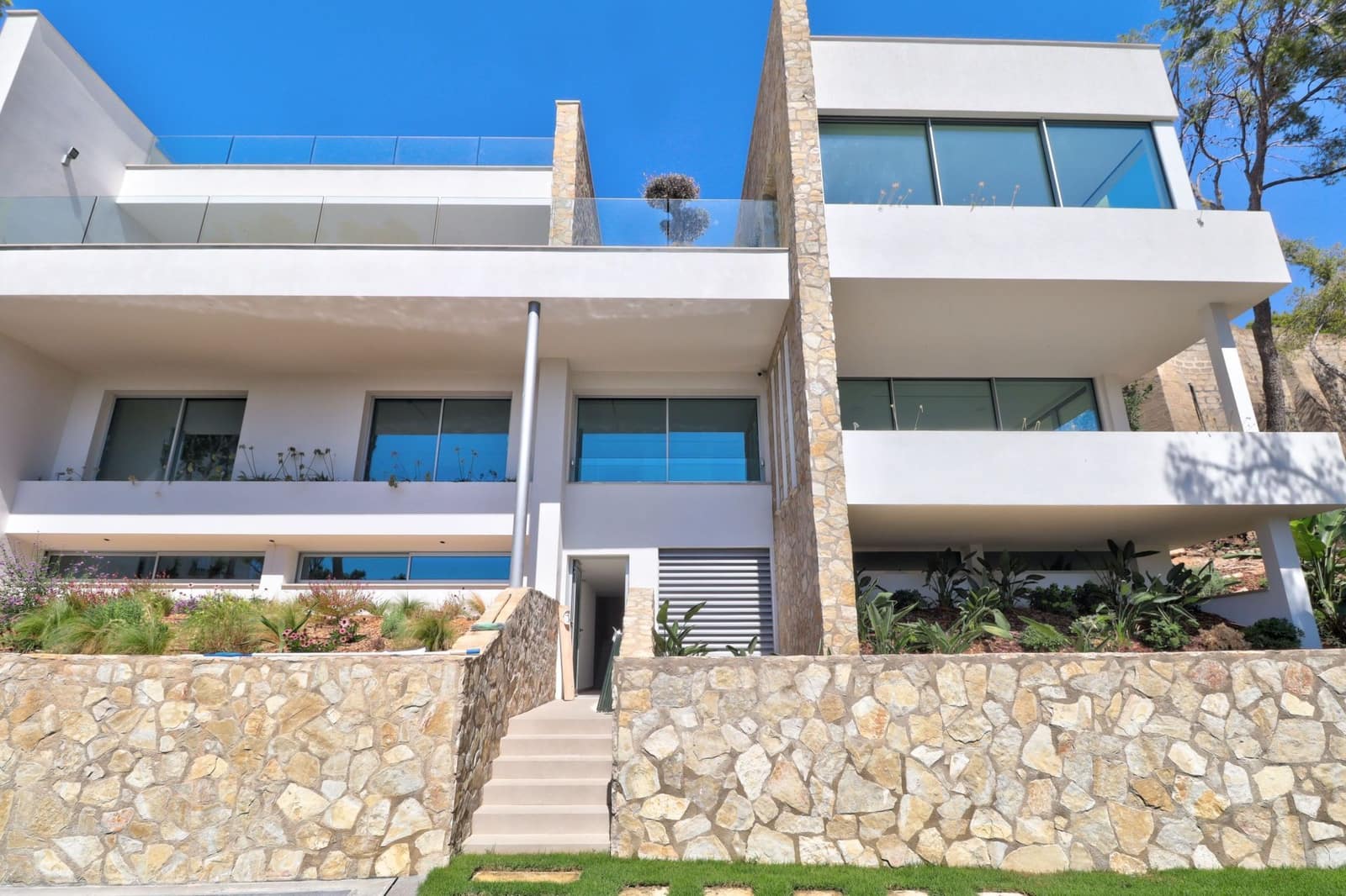 5 soveværelse Villa til salg i Santa Ponsa med swimmingpool - € 4.250.000 (Ref: 9085667)