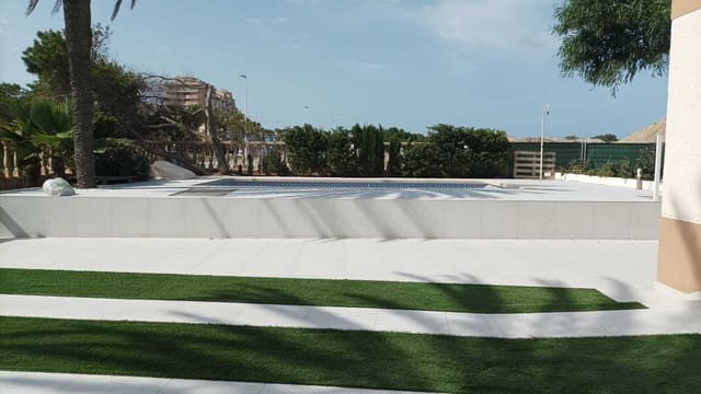 3 sypialnia Willa na sprzedaż w La Manga del Mar Menor z basenem garażem - 669 000 € (Ref: 9106973)