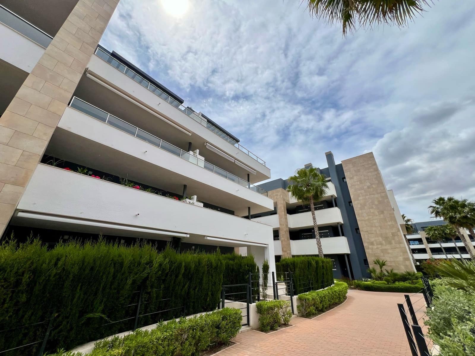 2 soverom Penthouse til salgs i Playa Flamenca med svømmebasseng garasje - € 465 000 (Ref: 9108275)