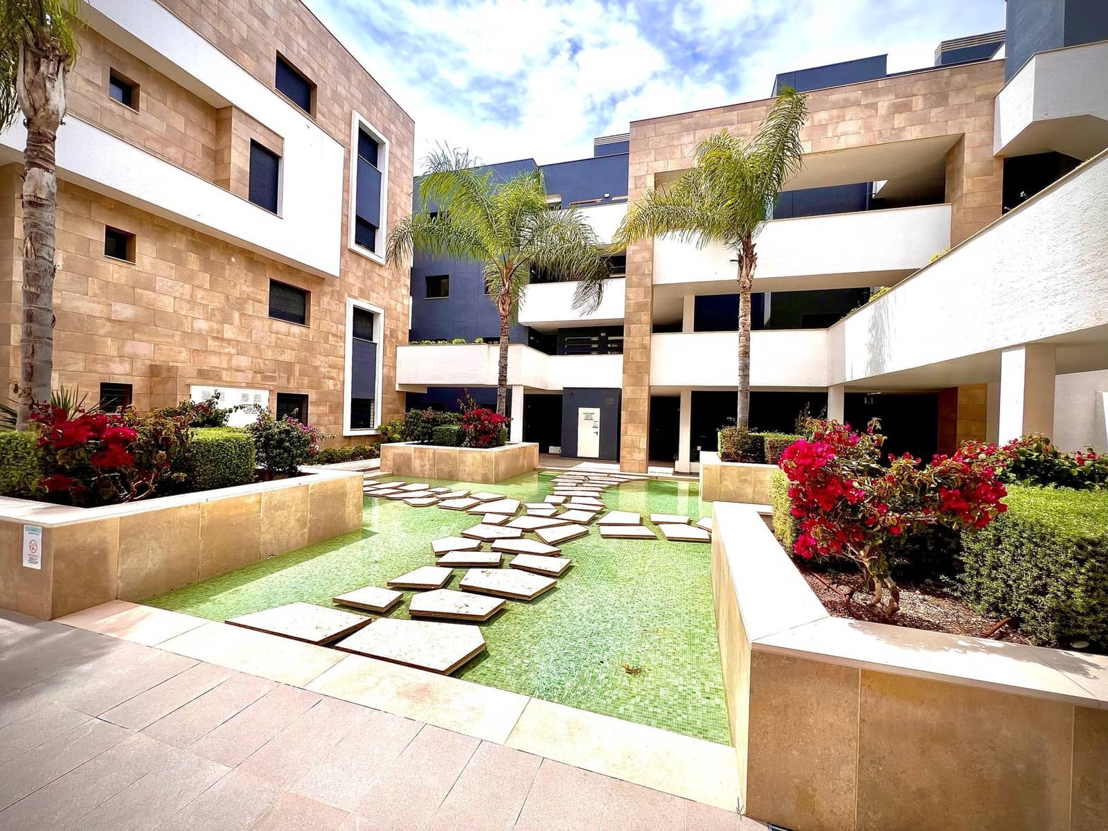 2 soverom Penthouse til salgs i Playa Flamenca med svømmebasseng garasje - € 465 000 (Ref: 9108275)