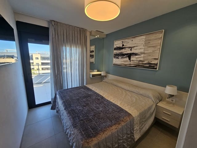 2 soveværelse Penthouse til salg i Playa Flamenca, Orihuela med swimmingpool garage - € 425.000 (Ref: 9108385)