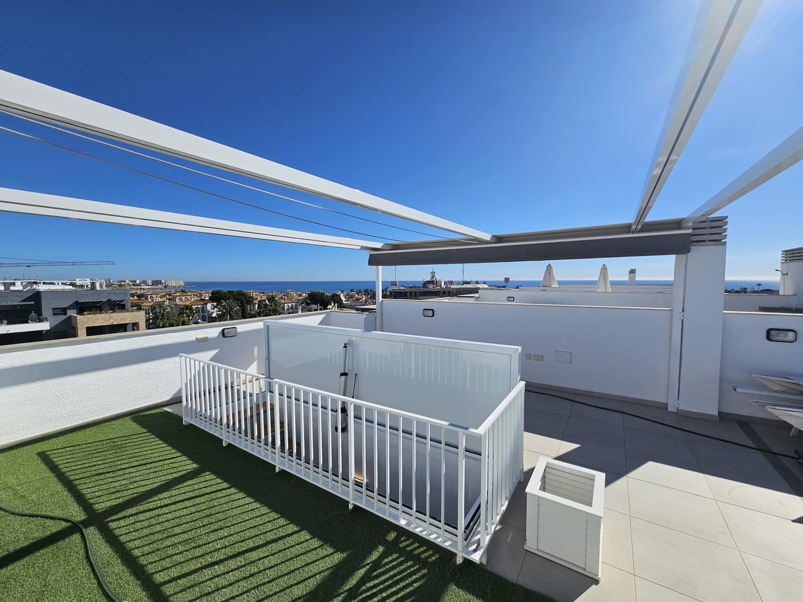 2 soverom Penthouse til salgs i Playa Flamenca med svømmebasseng garasje - € 425 000 (Ref: 9108385)