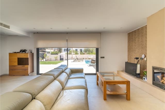 6 soveværelse Villa til salg i Palmanova, Calvià med swimmingpool garage - € 1.480.000 (Ref: 9113360)