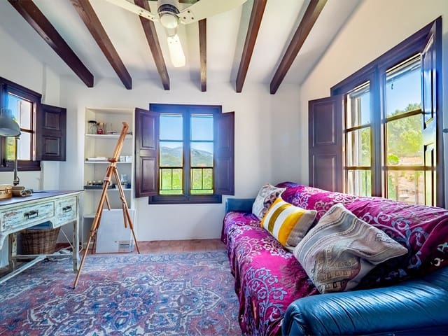 4 slaapkamer Finca/Landhuis te koop in Puigpunyent met zwembad - € 2.000.000 (Ref: 9127011)