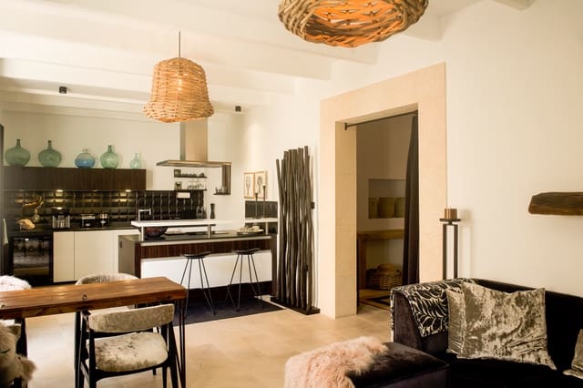 3 soveværelse Byhus til salg i Ses Salines med swimmingpool garage - € 1.790.000 (Ref: 9147978)