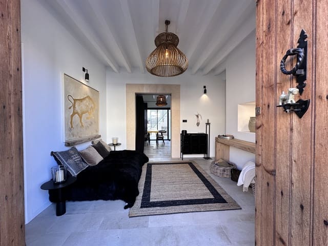 Casa de 3 habitaciones en Ses Salines en venta con piscina garaje - 1.690.000 € (Ref: 9147978)