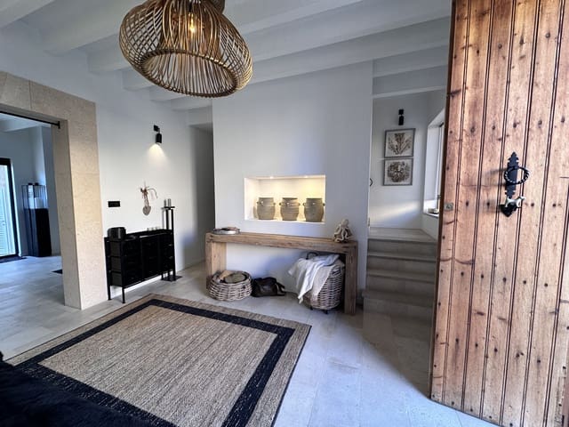 Casa de 3 habitaciones en Ses Salines en venta con piscina garaje - 1.690.000 € (Ref: 9147978)