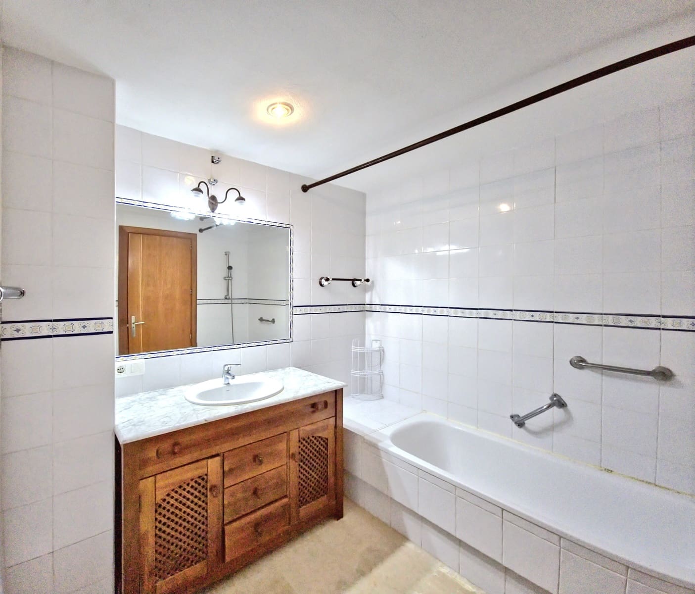 1 sypialnia Apartament na sprzedaż w Sa Coma z basenem garażem - 349 900 € (Ref: 9158725)