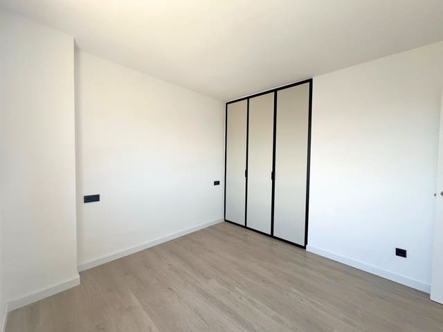 2 bedroom Apartment for sale in Es Molinar / El Molinar, Palma de Mallorca - € 409,000 (Ref: 9159952)